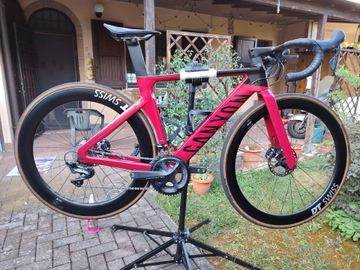 Gebrauchtes Canyon Aeroad CF SL 8 Disc 2023 2023 Road & Gravel, Rot — Bild 1 von 23