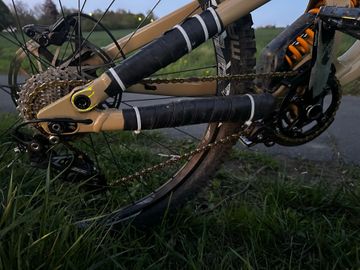 Tweedehands Commencal RACE KIT SUPREME Shimano ZEE 2017 Mountainbike — afbeelding 7 van 7