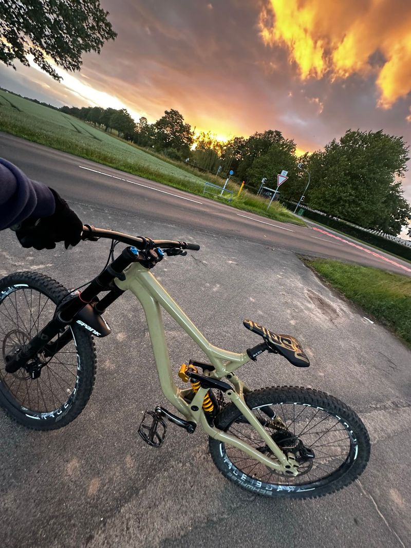 Used Commencal RACE KIT SUPREME Shimano ZEE 2017 MTB