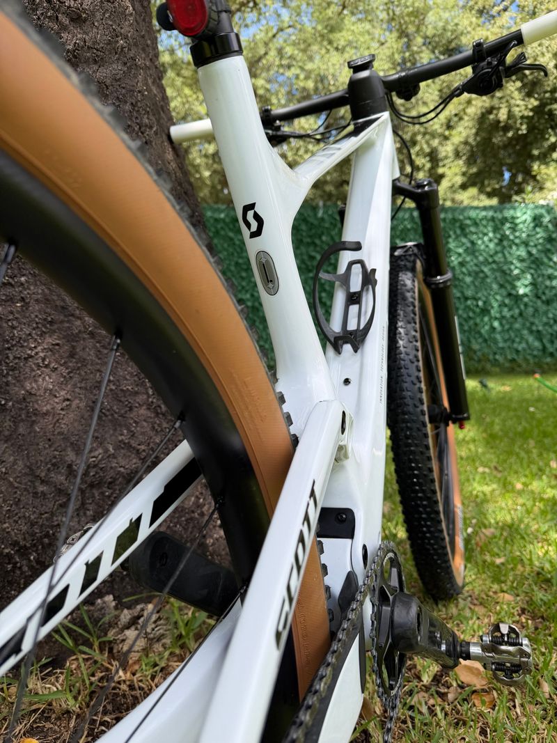Used Scott Spark RC Pro 2022 2022 Mountainbike, White, 29 — image 2 of 17