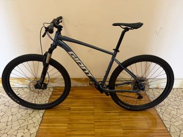Used Giant Talon 0 2024 2024 Mountainbike, Blue, 29 — image 2 of 6