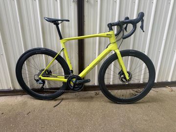 Used BMC Roadmachine Shimano Ultegra 2022 Road & Gravel, Green — image 1 of 6