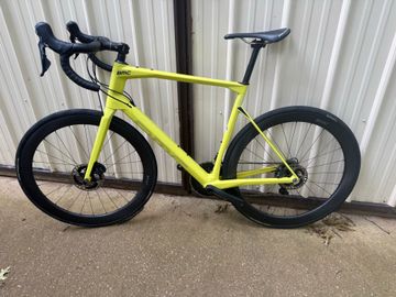 Used BMC Roadmachine Shimano Ultegra 2022 Road & Gravel, Green — image 2 of 6