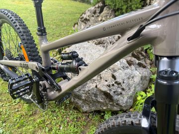 Commencal CLASH 24 MAXXIS 2021 2021 Youth usato, Grigio chiaro — immagine 4 di 19