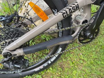 Commencal CLASH 24 MAXXIS 2021 2021 Youth usato, Grigio chiaro — immagine 3 di 19