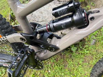 Commencal CLASH 24 MAXXIS 2021 2021 Youth usato, Grigio chiaro — immagine 2 di 19