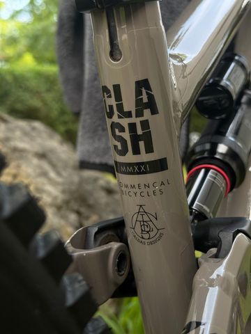 Commencal CLASH 24 MAXXIS 2021 2021 Youth usato, Grigio chiaro — immagine 17 di 19