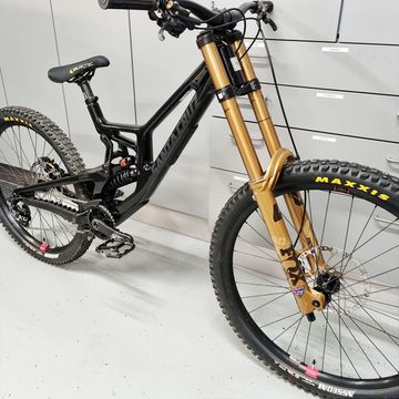 Brugt Santa Cruz V10 DH X01 2024 2024 Mountainbike — billede 2 af 11