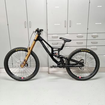 Santa Cruz V10 DH X01 2024 2024 Mountainbike usato, Nero — immagine 6 di 11