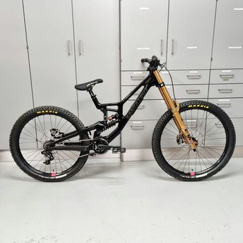 Santa Cruz V10 DH X01 2024 2024 Mountainbike usato, Nero — immagine 9 di 11