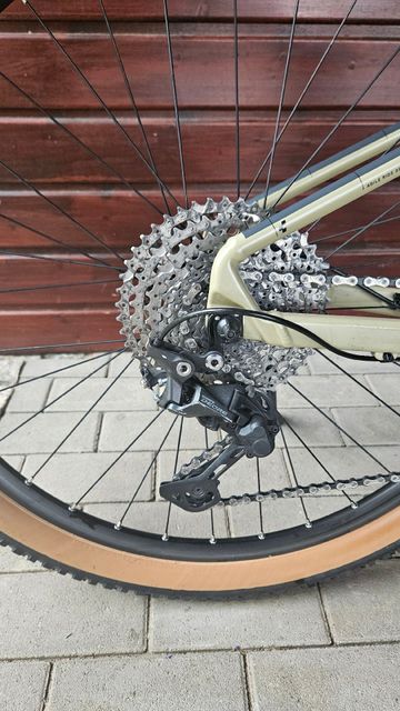 Tweedehands CUBE Aim Shimano Deore 2022 Mountainbike — afbeelding 3 van 12