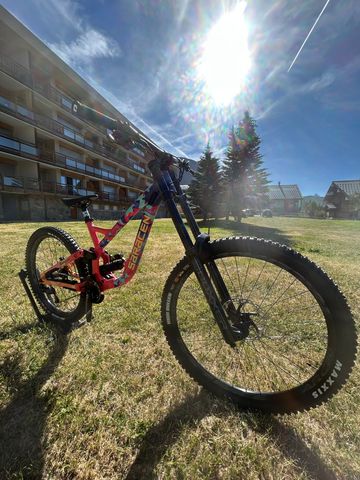 Tweedehands Saracen Myst Pro - LTD 2026 2026 Mountainbike — afbeelding 1 van 5