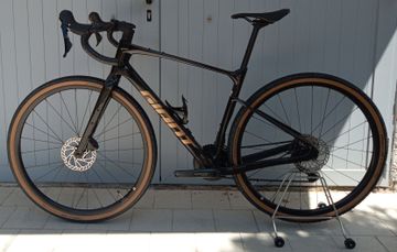 Tweedehands Giant Revolt Advanced 3 2025 2025 Road & Gravel — afbeelding 2 van 31