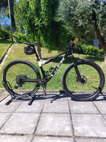 Używany Trek Supercaliber 9.7 2020 2020 Mountainbike — zdjęcie 2 z 13