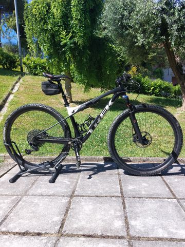 Trek Supercaliber 9.7 2020 2020 Mountainbike de segunda mano, Negro — imagen 2 de 13