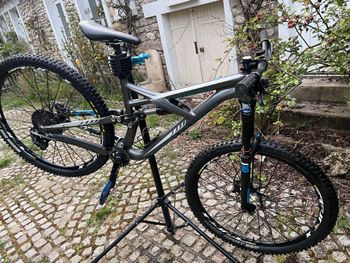 Specialized Enduro Comp 29/6Fattie 2018 2018 Mountainbike usato, Grigio chiaro — immagine 3 di 3