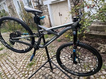 Tweedehands Specialized Enduro Comp 29/6Fattie 2018 2018 Mountainbike — afbeelding 3 van 3