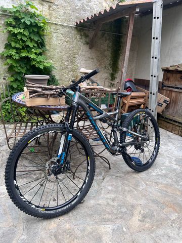 Tweedehands Specialized Enduro Comp 29/6Fattie 2018 2018 Mountainbike — afbeelding 1 van 3