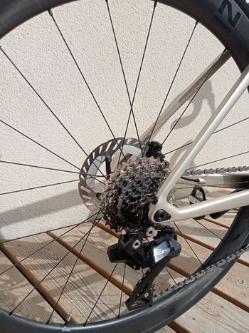 Used Adris Custom Shimano 105 Di2 2024 Road & Gravel, Light Gray — image 3 of 5