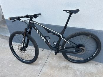 Gebrauchtes Canyon Lux CF 6 2022 2022 Mountainbike, Schwarz — Bild 2 von 3