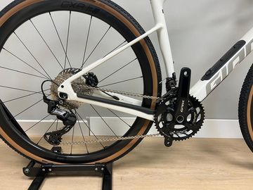 Used Giant Revolt Advanced 0 2026 2026 Road & Gravel, White — image 7 of 8