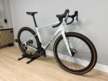 Used Giant Revolt Advanced 0 2026 2026 Road & Gravel, White — image 3 of 8