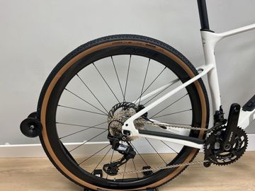 Used Giant Revolt Advanced 0 2026 2026 Road & Gravel, White — image 6 of 8