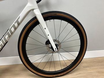 Used Giant Revolt Advanced 0 2026 2026 Road & Gravel, White — image 5 of 8