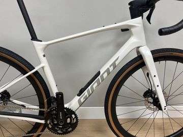 Used Giant Revolt Advanced 0 2026 2026 Road & Gravel, White — image 8 of 8
