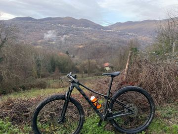Trek Procaliber 9.5 2022 2022 Mountainbike usato, Nero — immagine 2 di 3