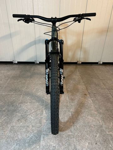 Tweedehands Specialized Stumpjumper EVO SRAM NX 2025 Mountainbike — afbeelding 4 van 5