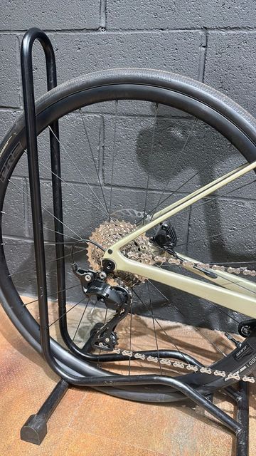 Tweedehands Giant Defy Advanced 2 2025 2025 Road & Gravel — afbeelding 3 van 3