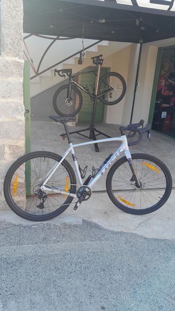 Trek Checkpoint ALR 5 2024 2024 Road & Gravel usato