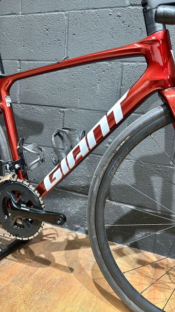 Used Giant Defy Advanced 2 2025 2025 Road & Gravel, Red — image 2 of 3