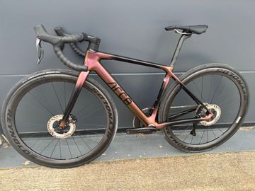 Used ARC 8 Custom Shimano Ultegra Di2 2024 Road & Gravel