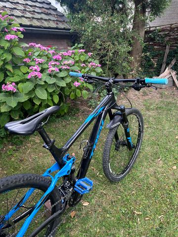 Trek Fuel EX 7 29 2018 2018 Mountainbike usato, Nero — immagine 9 di 17