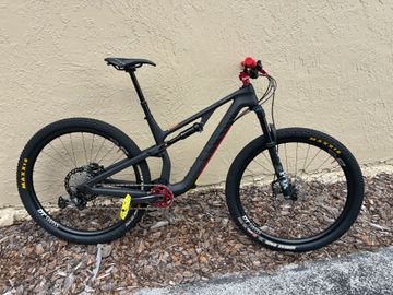 Used Canyon Neuron CF 8 — US 2021 2021 Mountainbike, Black, 27.5, 29 — image 1 of 14