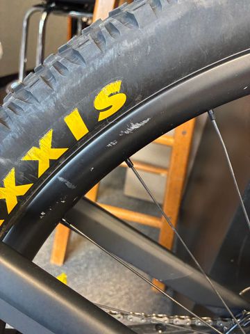 Used Canyon Neuron CF 8 — US 2021 2021 Mountainbike, Black, 27.5, 29 — image 10 of 14