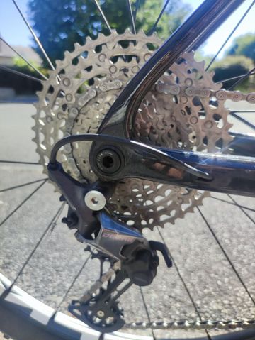 Adris Custom Shimano Deore 2024 Mountainbike de segunda mano, Rojo — imagen 4 de 10