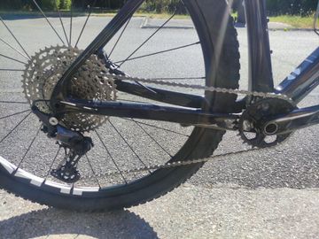 Adris Custom Shimano Deore 2024 Mountainbike de segunda mano, Rojo — imagen 3 de 10