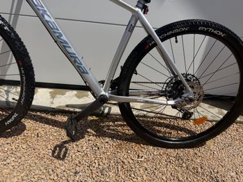 Used Nakamura Custom Shimano Deore 2024 Mountainbike, Light Gray — image 5 of 11