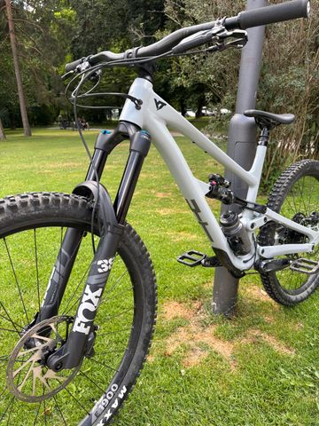 Used YT Custom SRAM GX Eagle 2024 Mountainbike, Light Gray — image 5 of 6