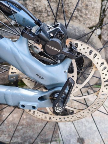 Trek Powerfly FS 4 G2 2020 2020 Mountainbike usato, Grigio chiaro — immagine 8 di 13