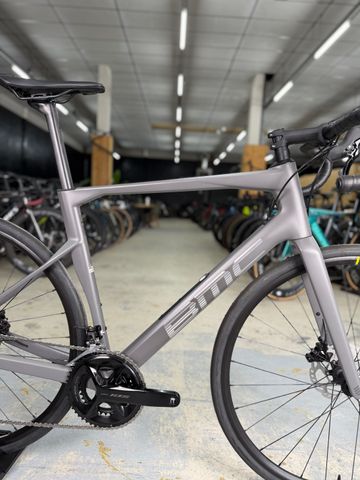 Käytetty BMC Roadmachine FIVE Carbon 2025 Road & Gravel — kuva 11 / 12