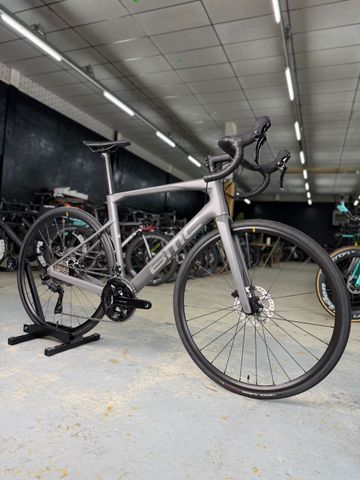 Käytetty BMC Roadmachine FIVE Carbon 2025 Road & Gravel — kuva 2 / 12