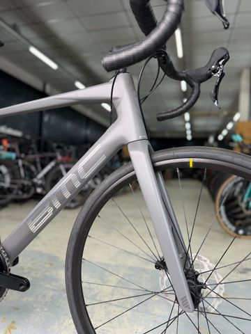 Käytetty BMC Roadmachine FIVE Carbon 2025 Road & Gravel — kuva 4 / 12