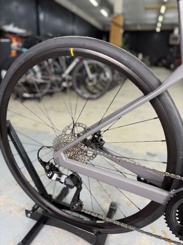 Käytetty BMC Roadmachine FIVE Carbon 2025 Road & Gravel — kuva 8 / 12