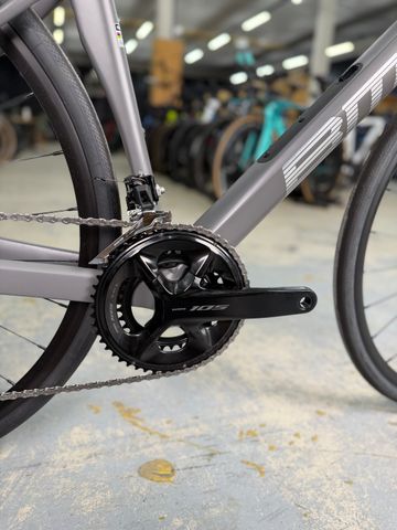 Käytetty BMC Roadmachine FIVE Carbon 2025 Road & Gravel — kuva 9 / 12