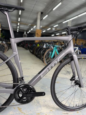 Käytetty BMC Roadmachine FIVE Carbon 2025 Road & Gravel — kuva 10 / 12