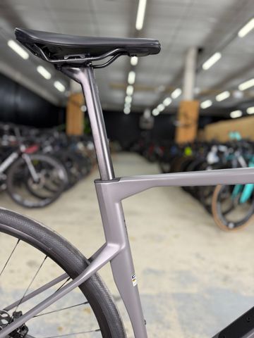 Käytetty BMC Roadmachine FIVE Carbon 2025 Road & Gravel — kuva 7 / 12